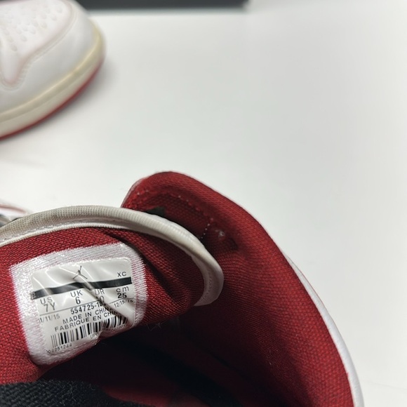 Air Jordan 1 Mid Sneakers Shoes Leather Retro White Red Black Size 7 Youth - Picture 8 of 12